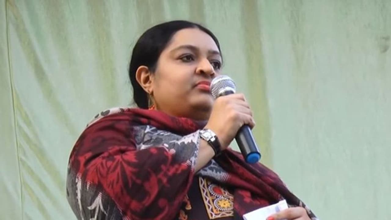 தமிழக அரசு எங்கள் சொத்துகளை அபகரித்துள்ளது... ஜெ. தீபா பரபரப்பு குற்றச்சாட்டு..!