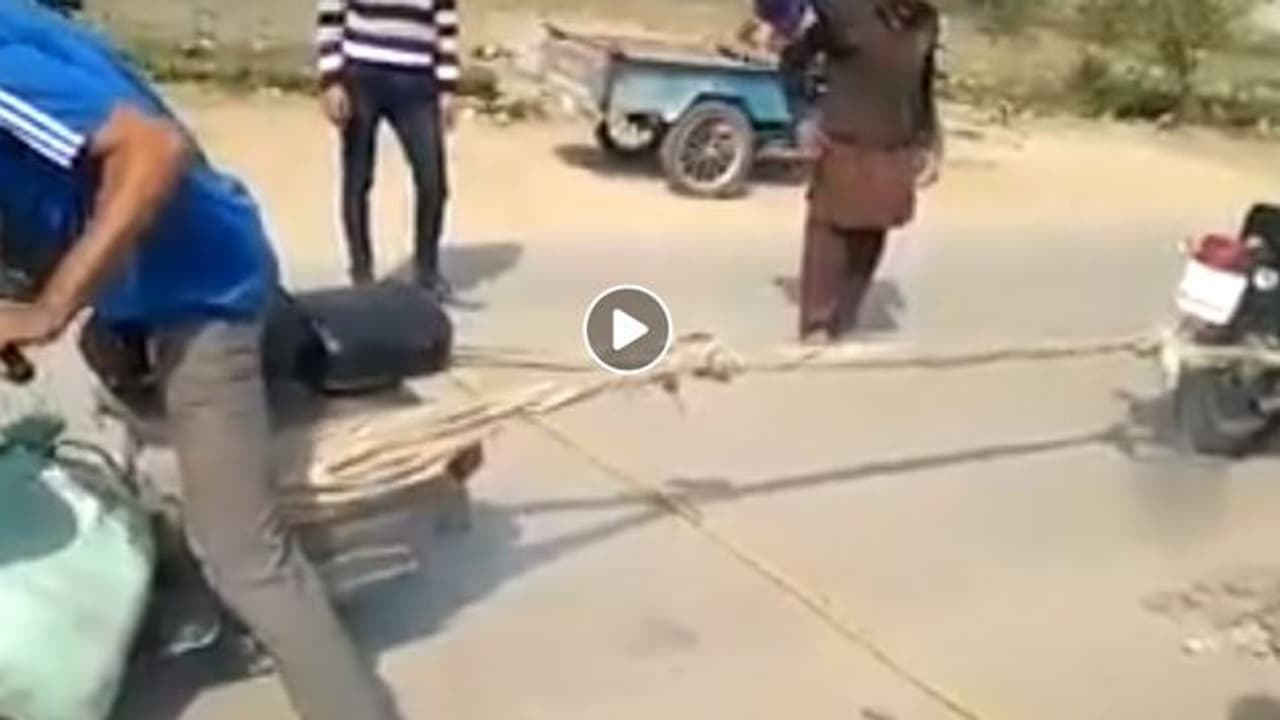 ರಾಯಲ್ ಎನ್‌ಫೀಲ್ಡ್ ಬಜಾಜ್ ಚೇತಕ್ ಹಗ್ಗ ಜಗ್ಗಾಟ ಗೆದ್ದವರು ಯಾರು?