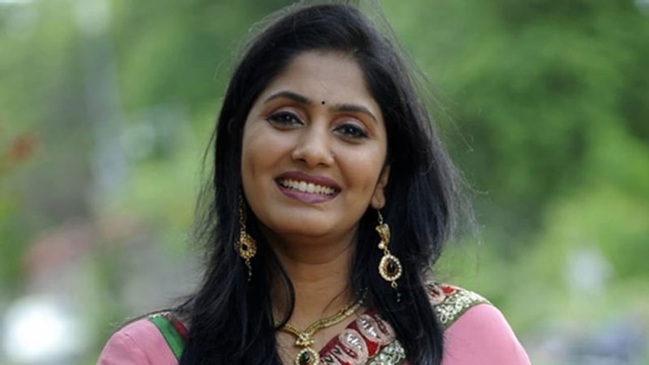 యాంకర్ ఝాన్సీపై కుట్ర.. ఆమె ఏమంటుందంటే..? యాంకర్ ఝాన్సీపై కుట్ర.. ఆమె ఏమంటుందంటే..?