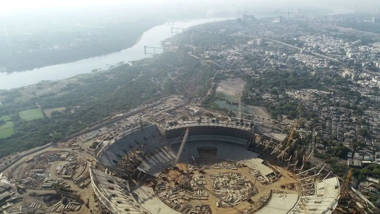 1.10 ಲಕ್ಷ ಸಾಮರ್ಥ್ಯ,700 ಕೋಟಿ ವೆಚ್ಚ ತಲೆ ಎತ್ತಲಿದೆ ವಿಶ್ವದ ಬೃಹತ್ ಕ್ರೀಡಾಂಗಣ 1.10 ಲಕ್ಷ ಸಾಮರ್ಥ್ಯ,700 ಕೋಟಿ ವೆಚ್ಚ ತಲೆ ಎತ್ತಲಿದೆ ವಿಶ್ವದ ಬೃಹತ್ ಕ್ರೀಡಾಂಗಣ