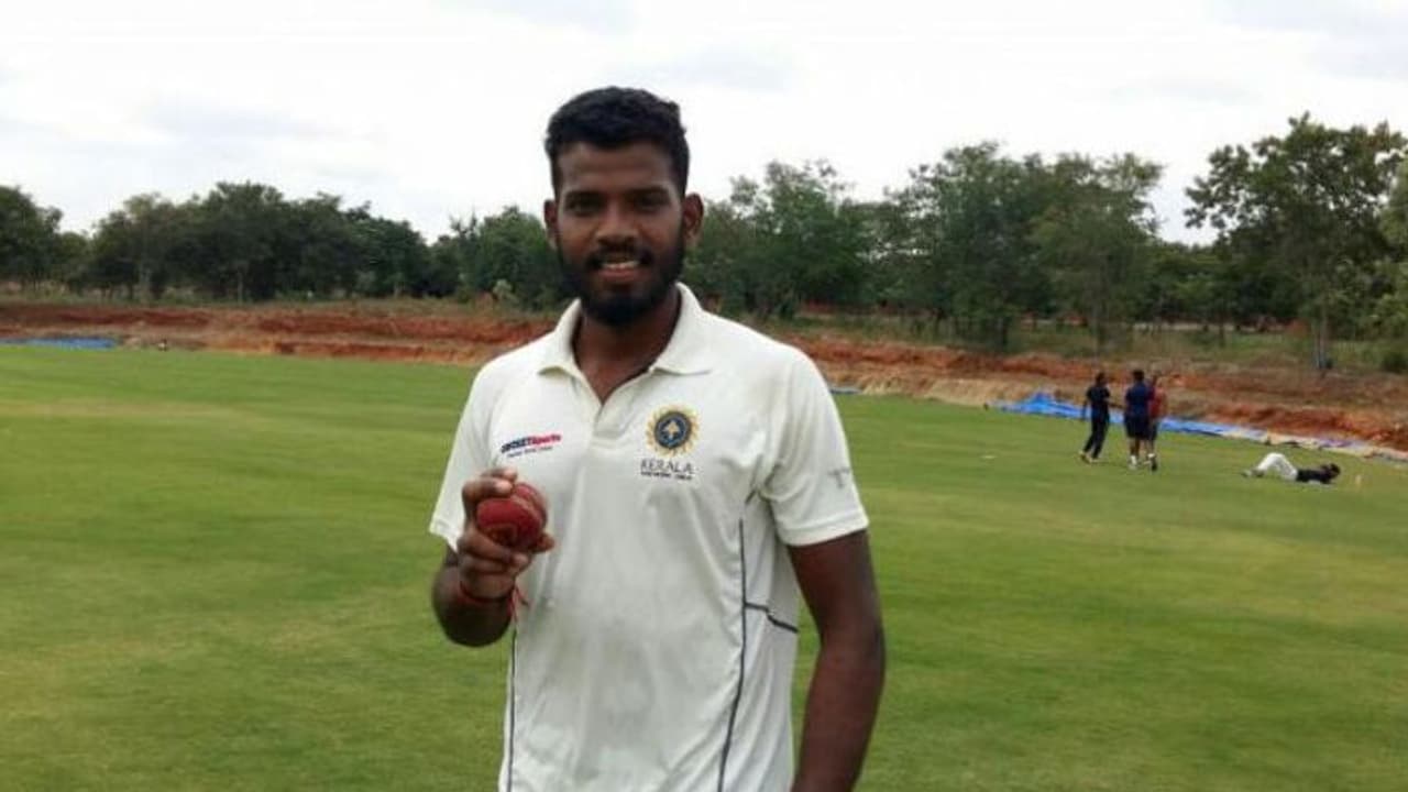 നിതീഷിന് ഏഴ് വിക്കറ്റ്, രഞ്ജിയില് കേരളത്തിന് ലീഡ്; രണ്ടാം ഇന്നിങ്സില് തിരിച്ചടിച്ച് പഞ്ചാബ് നിതീഷിന് ഏഴ് വിക്കറ്റ്, രഞ്ജിയില് കേരളത്തിന് ലീഡ്; രണ്ടാം ഇന്നിങ്സില് തിരിച്ചടിച്ച് പഞ്ചാബ്