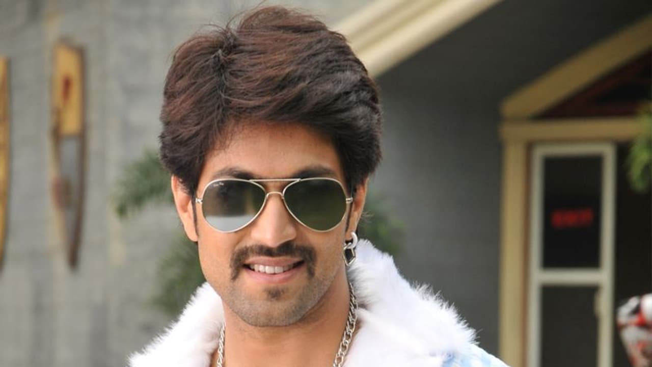 ಹುಚ್ಚು ಅಭಿಮಾನಿಗೆ ಸೂಪರ್ಸ್ಟಾರ್ ಬಹಿರಂಗ ಪತ್ರ ಹುಚ್ಚು ಅಭಿಮಾನಿಗೆ ಸೂಪರ್ಸ್ಟಾರ್ ಬಹಿರಂಗ ಪತ್ರ