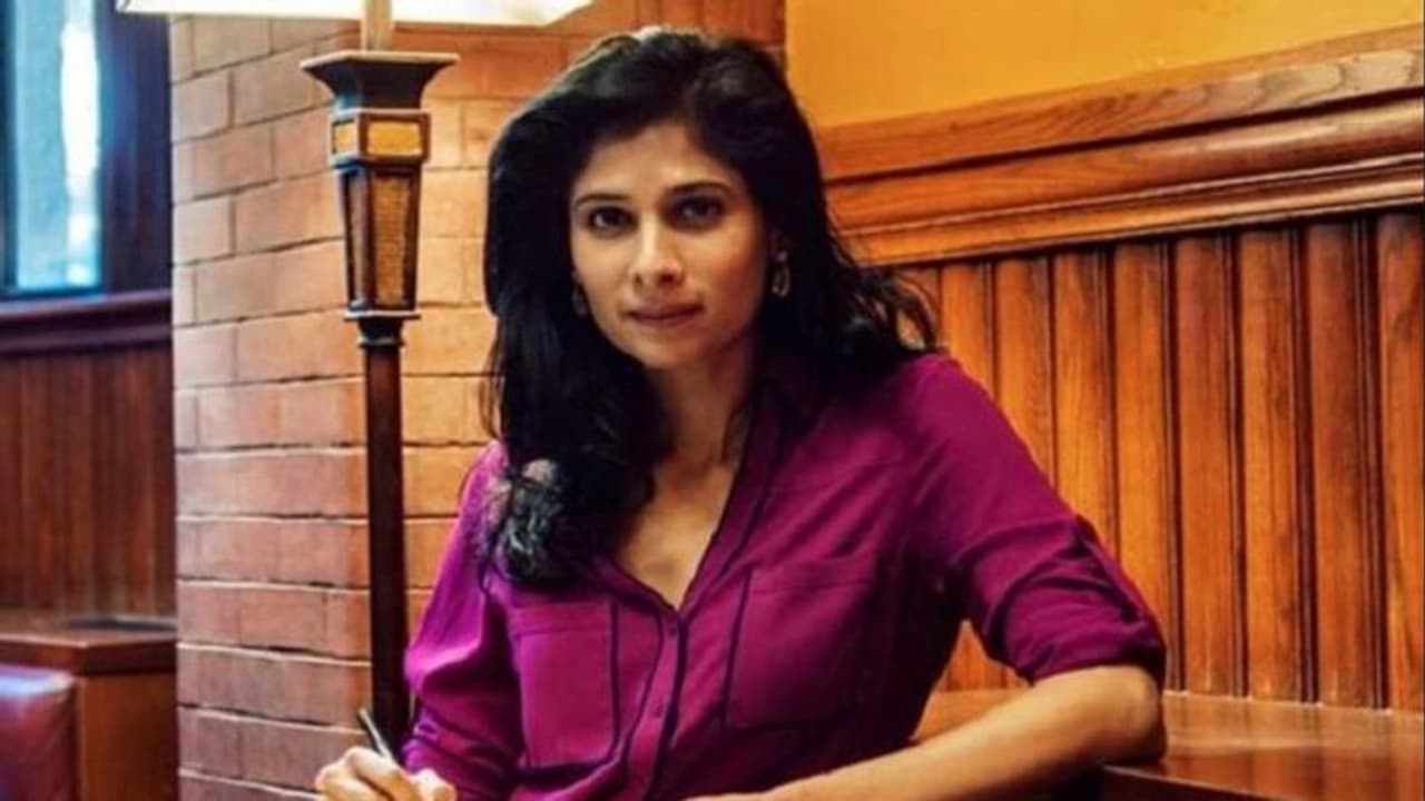 ಐಎಂಎಫ್ ಮೊಗಸಾಲೆಯಲ್ಲಿ ಕನ್ನಡತಿ: ಆರ್ಥಿಕ ತಜ್ಞ ಸ್ಥಾನಕ್ಕೆ ಗೀತಾ ಗೋಪಿನಾಥ್ ಸಾರಥಿ! ಐಎಂಎಫ್ ಮೊಗಸಾಲೆಯಲ್ಲಿ ಕನ್ನಡತಿ: ಆರ್ಥಿಕ ತಜ್ಞ ಸ್ಥಾನಕ್ಕೆ ಗೀತಾ ಗೋಪಿನಾಥ್ ಸಾರಥಿ!