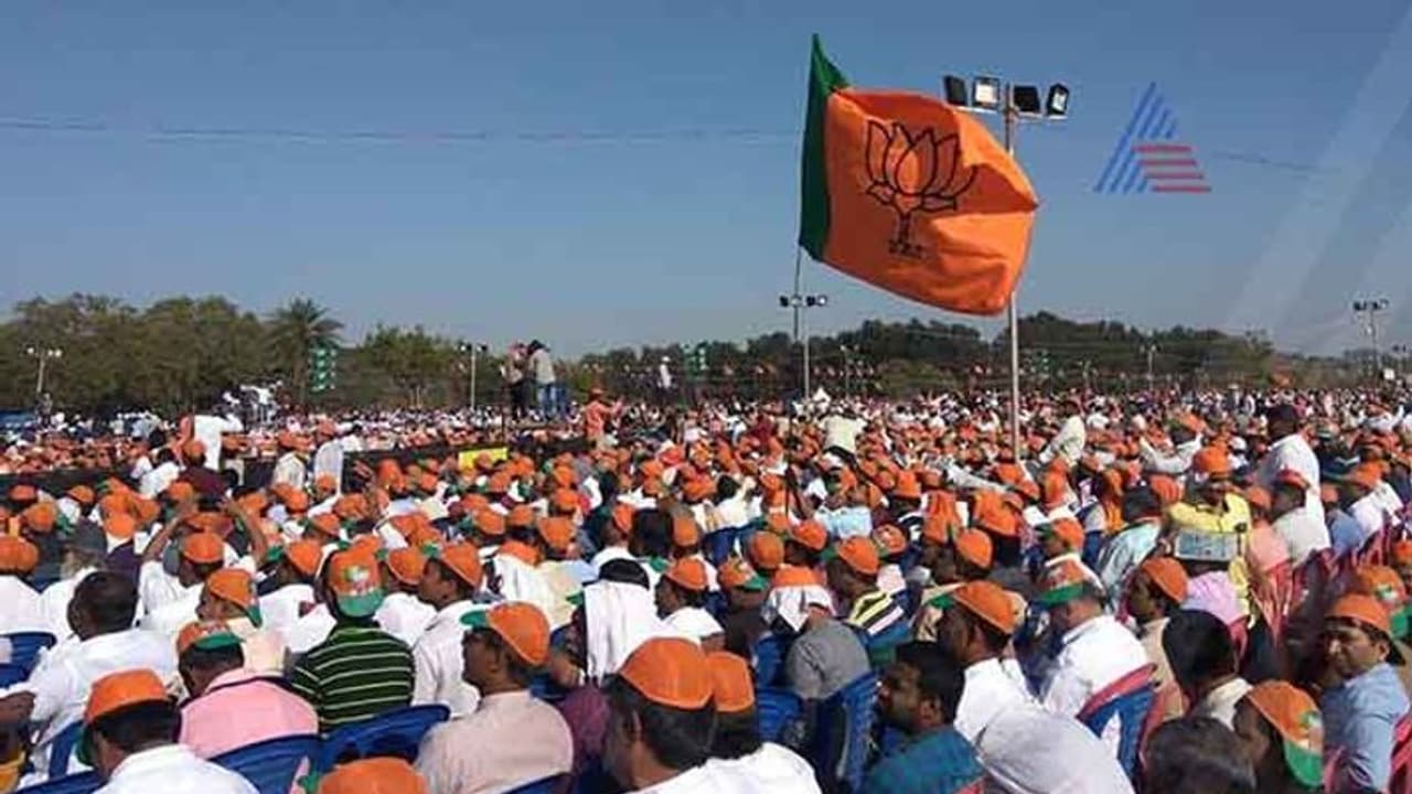 ವಿದ್ಯಾರ್ಥಿನಿಯರು ಬಿಜೆಪಿ ಸೇರ್ಪಡೆ ಕಡ್ಡಾಯ, ಸುತ್ತೋಲೆ ಹೊರಡಿಸಿದ ಕಾಲೇಜು ಪ್ರಿನ್ಸಿಪಾಲ್ ರಾಜೀನಾಮೆ! ವಿದ್ಯಾರ್ಥಿನಿಯರು ಬಿಜೆಪಿ ಸೇರ್ಪಡೆ ಕಡ್ಡಾಯ, ಸುತ್ತೋಲೆ ಹೊರಡಿಸಿದ ಕಾಲೇಜು ಪ್ರಿನ್ಸಿಪಾಲ್ ರಾಜೀನಾಮೆ!