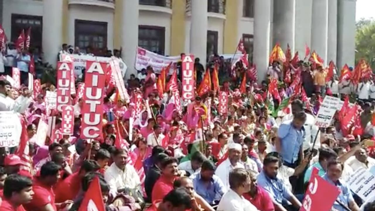 Bharat bandh: Rallies throw Bengaluru traffic out of gear Bharat bandh: Rallies throw Bengaluru traffic out of gear