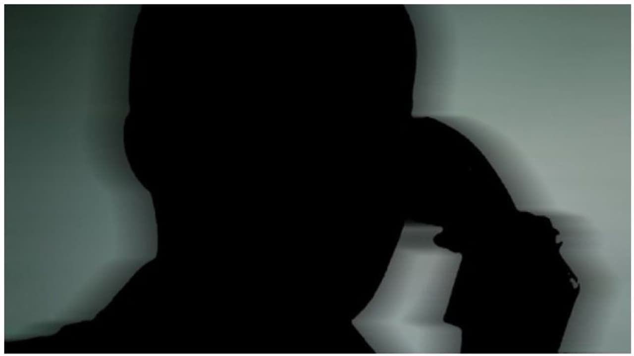 శంషాబాద్కు బాంబు బెదిరింపు: స్నేహితుడిని కెనడా వెళ్లకుండా ఆపేందుకే..!! శంషాబాద్కు బాంబు బెదిరింపు: స్నేహితుడిని కెనడా వెళ్లకుండా ఆపేందుకే..!!