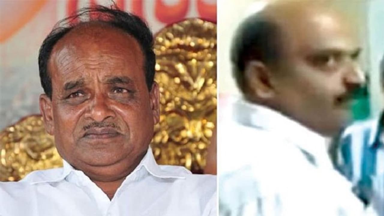 ವಿಧಾನಸೌಧದಲ್ಲಿ ಹಣ ಪತ್ತೆ: ಮೋಹನ್ ಅರೆಸ್ಟ್, ಸಚಿವರ ಬುಡಕ್ಕೆ ಕೇಸ್ ವಿಧಾನಸೌಧದಲ್ಲಿ ಹಣ ಪತ್ತೆ: ಮೋಹನ್ ಅರೆಸ್ಟ್, ಸಚಿವರ ಬುಡಕ್ಕೆ ಕೇಸ್