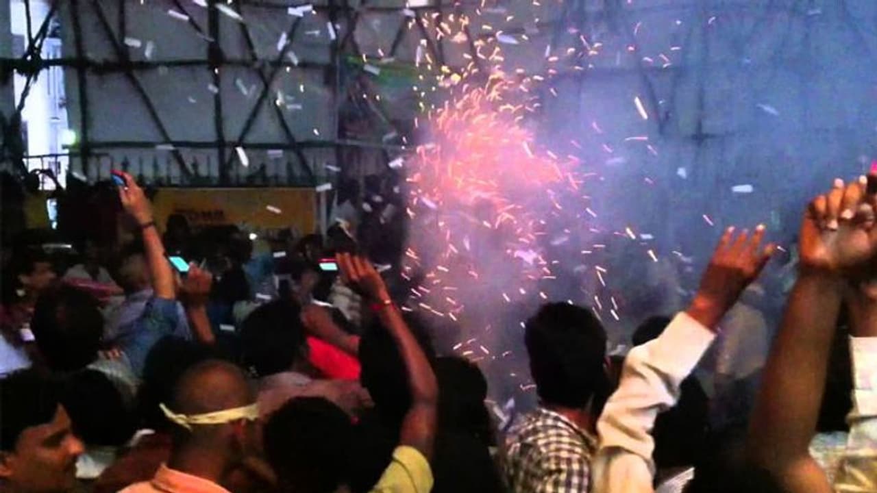 ఎన్టీఆర్ 'కథానాయకుడు' థియేటర్ల వద్ద హంగామా!