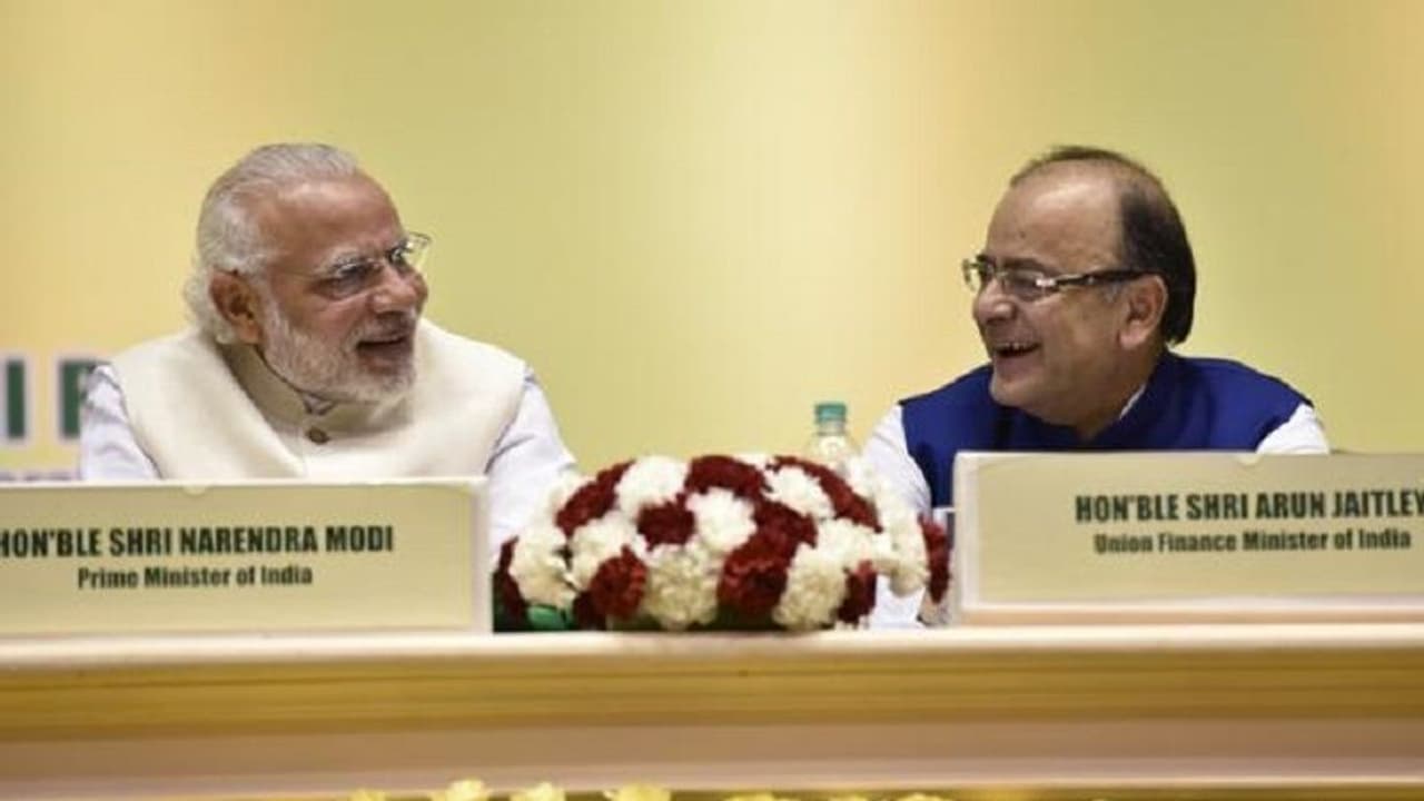 मोदी सरकार अगले महीने आपके लिए खोलेगी रियायतों का पिटारा, बचाएगी आपका पैसा मोदी सरकार अगले महीने आपके लिए खोलेगी रियायतों का पिटारा, बचाएगी आपका पैसा