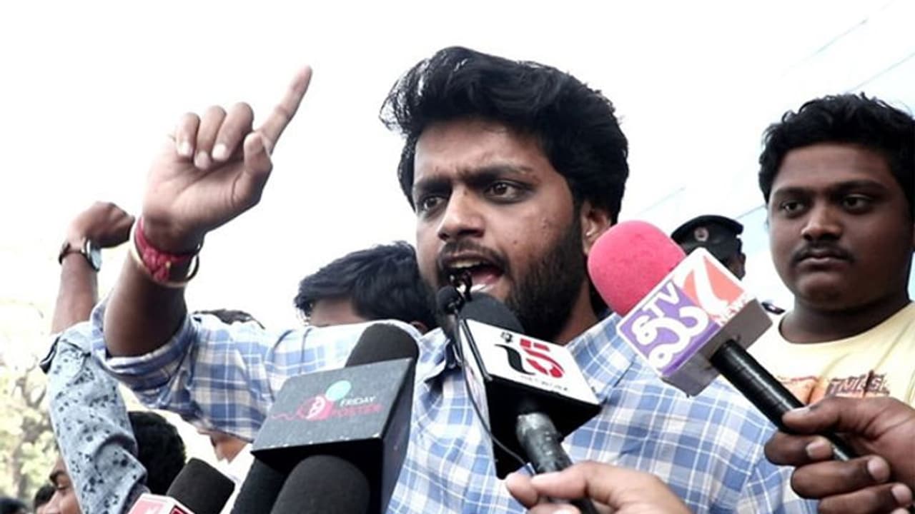 మెగా బ్రదర్ కు నందమూరి ఫ్యాన్ వార్నింగ్! మెగా బ్రదర్ కు నందమూరి ఫ్యాన్ వార్నింగ్!