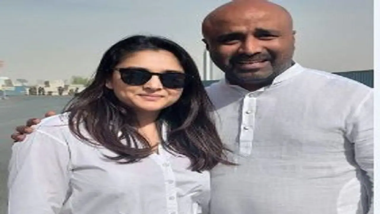 ನಡಿಯಕ್ಕಾಗ್ತಿಲ್ಲ ಅಂತಿದ್ದ ರಮ್ಯಾ ದುಬೈನಲ್ಲಿ? ಪೋಟೋ ಒಂದು ವೈರಲ್ ನಡಿಯಕ್ಕಾಗ್ತಿಲ್ಲ ಅಂತಿದ್ದ ರಮ್ಯಾ ದುಬೈನಲ್ಲಿ? ಪೋಟೋ ಒಂದು ವೈರಲ್