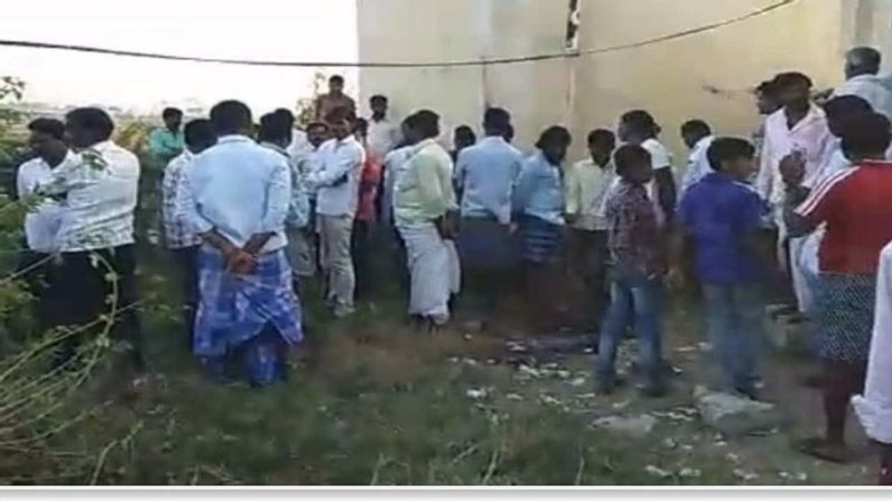 ಸುಳ್ವಾಡಿಯಲ್ಲಿ ಪ್ರಸಾದಕ್ಕೆ ವಿಷ ಇಟ್ರು, ಈಗ ಯಾದಗಿರಿಯಲ್ಲಿ ನೀರಿನ ಬಾವಿಗೆ ವಿಷ..! ಸುಳ್ವಾಡಿಯಲ್ಲಿ ಪ್ರಸಾದಕ್ಕೆ ವಿಷ ಇಟ್ರು, ಈಗ ಯಾದಗಿರಿಯಲ್ಲಿ ನೀರಿನ ಬಾವಿಗೆ ವಿಷ..!