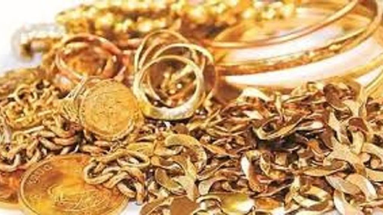 വിഴിഞ്ഞത്ത് ജ്വല്ലറി ഉടമയെ ബൈക്കിനിടിച്ചിട്ട് 20 പവൻ സ്വർണ്ണവും നാല് ലക്ഷം രൂപയും കവർന്നു വിഴിഞ്ഞത്ത് ജ്വല്ലറി ഉടമയെ ബൈക്കിനിടിച്ചിട്ട് 20 പവൻ സ്വർണ്ണവും നാല് ലക്ഷം രൂപയും കവർന്നു