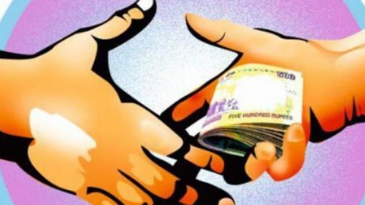 2015ൽ കൈക്കൂലിയായി വാങ്ങിയത് 7500 രൂപ, 68ാം വയസിൽ ജയിലിലേക്ക് മുൻ സർക്കാർ ഉദ്യോഗസ്ഥൻ, തടവും പിഴയും ശിക്ഷ 