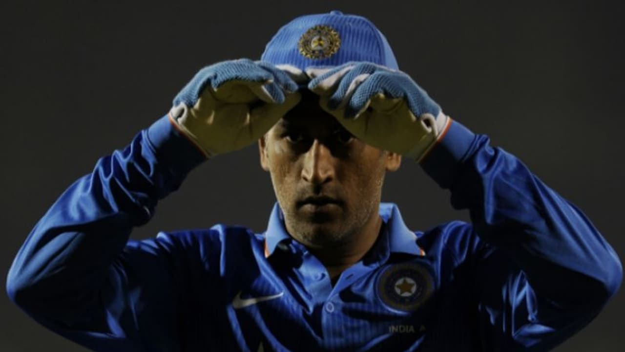 டி20 கிரிக்கெட்டில் சொதப்பும் இந்திய அணி.. தோனியை களமிறக்கும் பிசிசிஐ..! டி20 கிரிக்கெட்டில் சொதப்பும் இந்திய அணி.. தோனியை களமிறக்கும் பிசிசிஐ..!