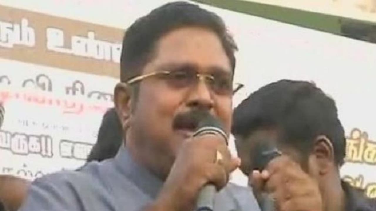 ஊழலின் ஊத்துக்கண்ணே நீங்கதானப்பா ? மிமிக்ரி செய்து ஸ்டாலினைக் எக்குத்தப்பா கதறவிட்ட தினகரன் !! ஊழலின் ஊத்துக்கண்ணே நீங்கதானப்பா ? மிமிக்ரி செய்து ஸ்டாலினைக் எக்குத்தப்பா கதறவிட்ட தினகரன் !!