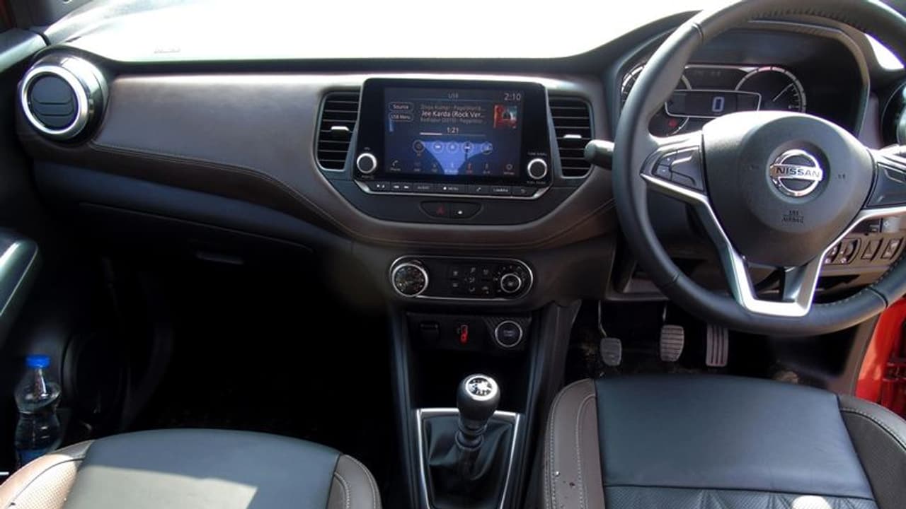 പിന്നില് പ്രത്യേക ഉപകരണം ഘടിപ്പിച്ച് ഒരു കാര്, കാരണം ഇതാണ്! പിന്നില് പ്രത്യേക ഉപകരണം ഘടിപ്പിച്ച് ഒരു കാര്, കാരണം ഇതാണ്!