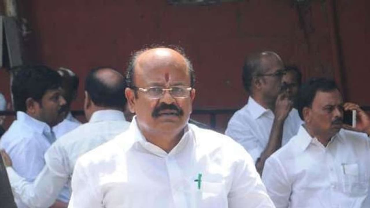 பொள்ளாச்சி ஜெயராமனின் மகனை கைது செய்ய உத்தரவு... காவல்துறை அதிரடி..! பொள்ளாச்சி ஜெயராமனின் மகனை கைது செய்ய உத்தரவு... காவல்துறை அதிரடி..!