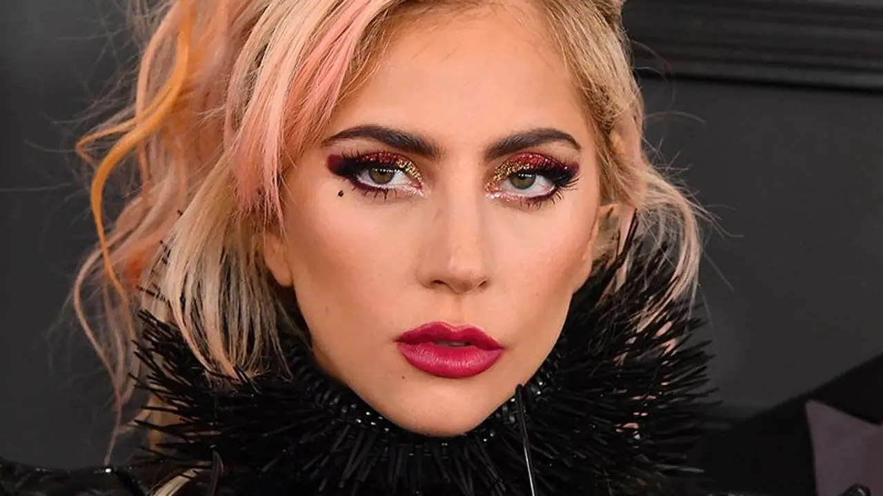 Pop singer Lady Gaga apologises for working with R Kelly