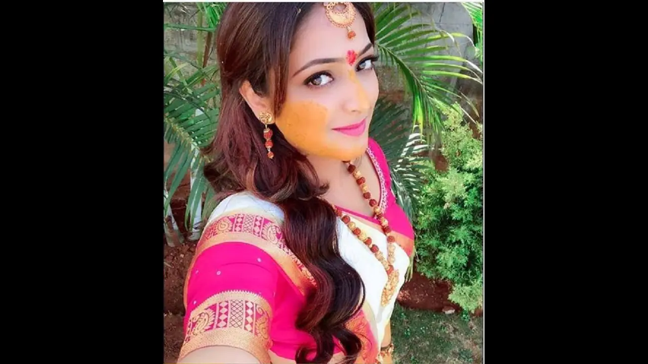 ಮದುವೆ ಸಂಭ್ರಮದಲ್ಲಿದ್ದಾರೆ ಹರಿಪ್ರಿಯಾ! ಹುಡುಗ ಯಾರು ಗೊತ್ತಾ? ಮದುವೆ ಸಂಭ್ರಮದಲ್ಲಿದ್ದಾರೆ ಹರಿಪ್ರಿಯಾ! ಹುಡುಗ ಯಾರು ಗೊತ್ತಾ?