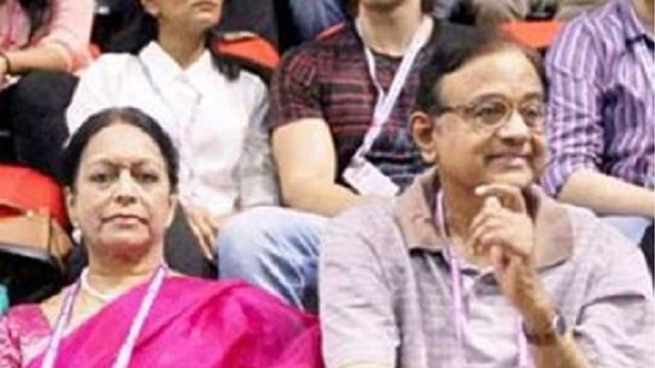 अब चिदंबरम की पत्नी फंसी सीबीआई के शिकंजे में अब चिदंबरम की पत्नी फंसी सीबीआई के शिकंजे में