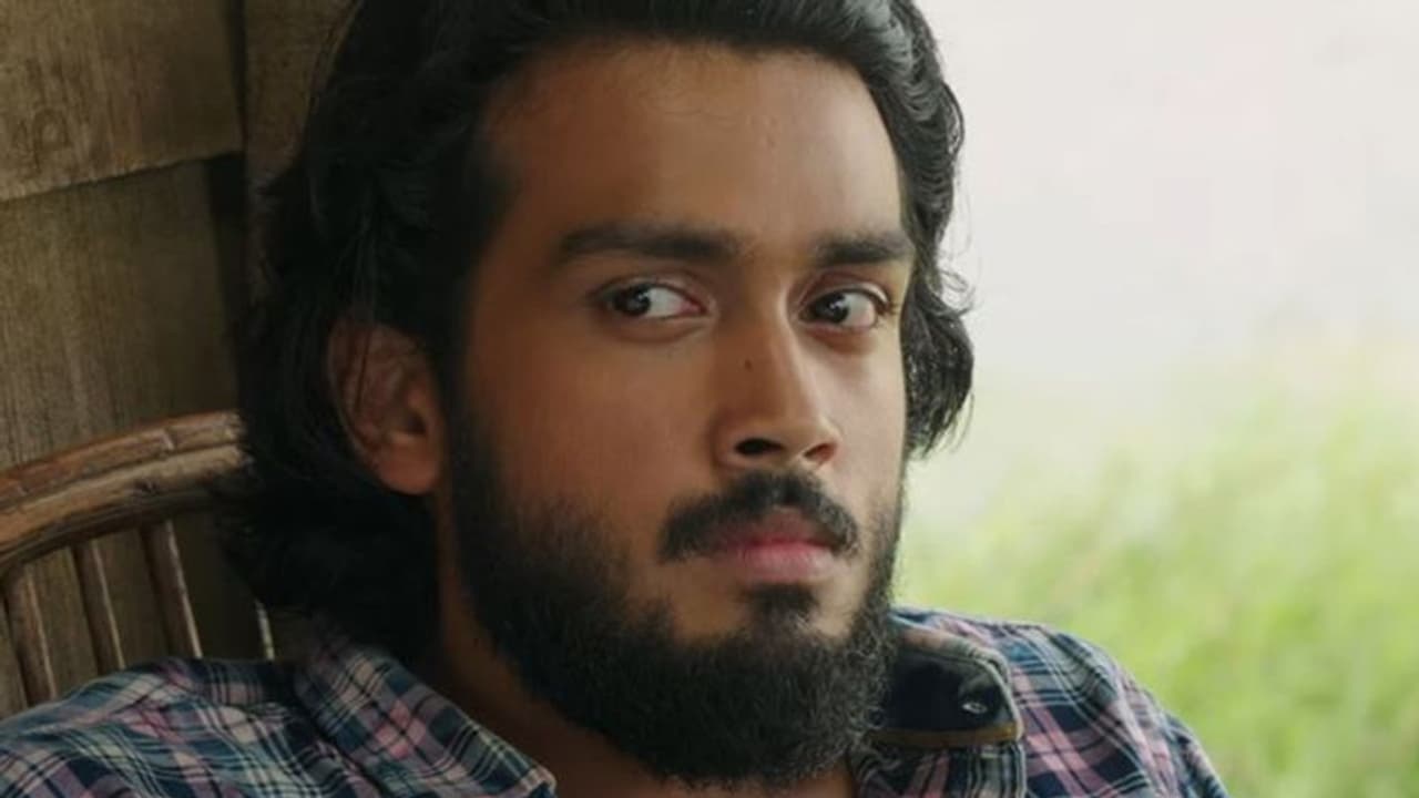 കലിപ്പ് ലുക്കില് കാളിദാസ് ജയറാം! ചിരിയുമായി മിസ്റ്റര് ആൻഡ് മിസ് റൌഡി ടീസര് കലിപ്പ് ലുക്കില് കാളിദാസ് ജയറാം! ചിരിയുമായി മിസ്റ്റര് ആൻഡ് മിസ് റൌഡി ടീസര്