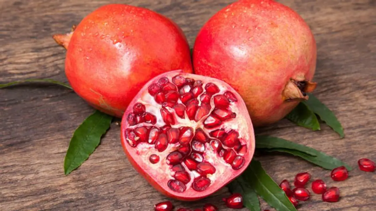 മാതളനാരങ്ങ നിങ്ങള് ഇങ്ങനെയാണോ മുറിക്കുന്നത് ? വീഡിയോ മാതളനാരങ്ങ നിങ്ങള് ഇങ്ങനെയാണോ മുറിക്കുന്നത് ? വീഡിയോ