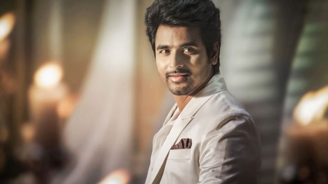 திருமணம் முடிந்த கையேடு சிவகார்த்திகேயனை அவருடைய வீட்டில் சந்தித்த புது மாப்பிள்ளை குறளரசன்! திருமணம் முடிந்த கையேடு சிவகார்த்திகேயனை அவருடைய வீட்டில் சந்தித்த புது மாப்பிள்ளை குறளரசன்!