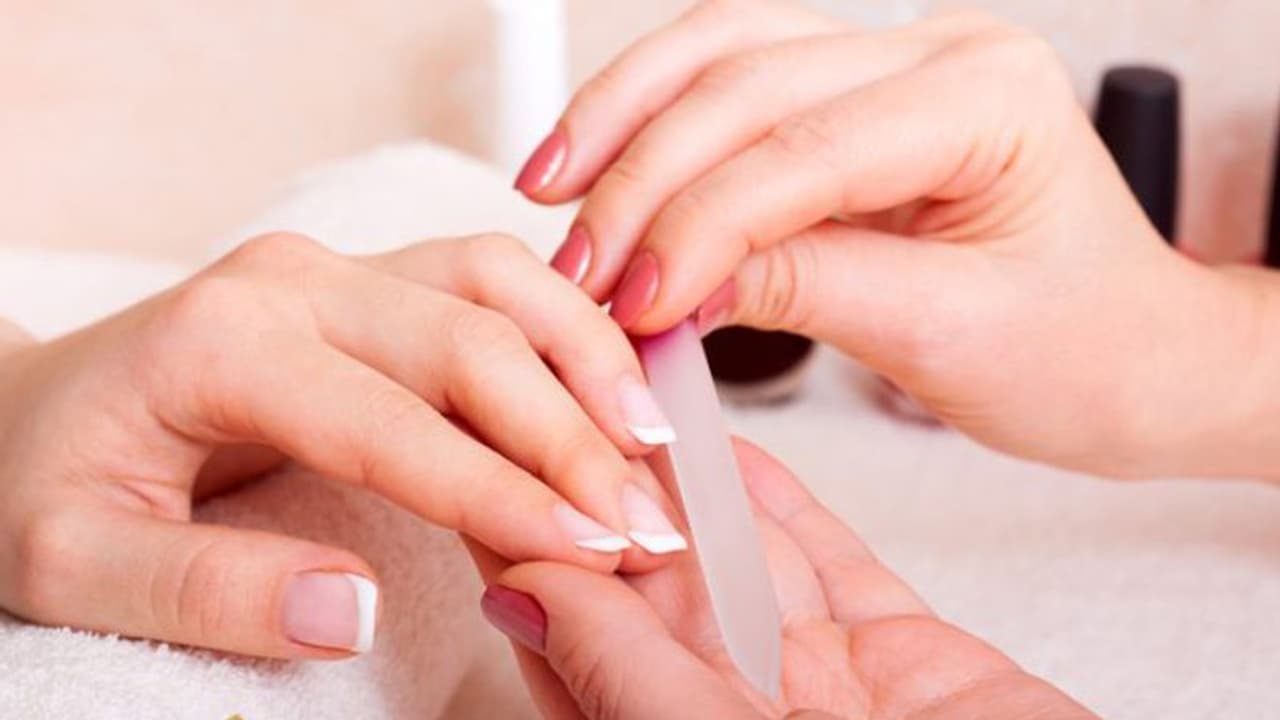 നഖങ്ങൾ ഭംഗിയുള്ളതാക്കാം; ഇതാ വീട്ടിൽ പരീക്ഷിക്കാവുന്ന ചില പൊടിക്കെെകൾ നഖങ്ങൾ ഭംഗിയുള്ളതാക്കാം; ഇതാ വീട്ടിൽ പരീക്ഷിക്കാവുന്ന ചില പൊടിക്കെെകൾ