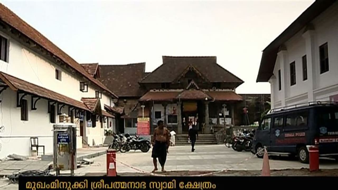 കേന്ദ്രത്തിന്റെ സ്വദേശി ദർശൻ പദ്ധതി; ശ്രീപത്മനാഭ സ്വാമി ക്ഷേത്രം മുഖം മിനുക്കുന്നു കേന്ദ്രത്തിന്റെ സ്വദേശി ദർശൻ പദ്ധതി; ശ്രീപത്മനാഭ സ്വാമി ക്ഷേത്രം മുഖം മിനുക്കുന്നു