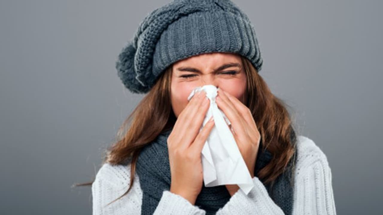 തണുപ്പ് കാലത്ത് പ്രതിരോധശേഷി കൂട്ടാൻ ശ്രദ്ധിക്കേണ്ട 5 കാര്യങ്ങൾ തണുപ്പ് കാലത്ത് പ്രതിരോധശേഷി കൂട്ടാൻ ശ്രദ്ധിക്കേണ്ട 5 കാര്യങ്ങൾ