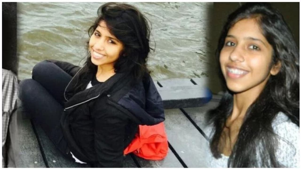 నాన్నకు ప్రేమతో... కేజ్రీ కోసం కూతురి క్రేజీ ప్రచారం నాన్నకు ప్రేమతో... కేజ్రీ కోసం కూతురి క్రేజీ ప్రచారం