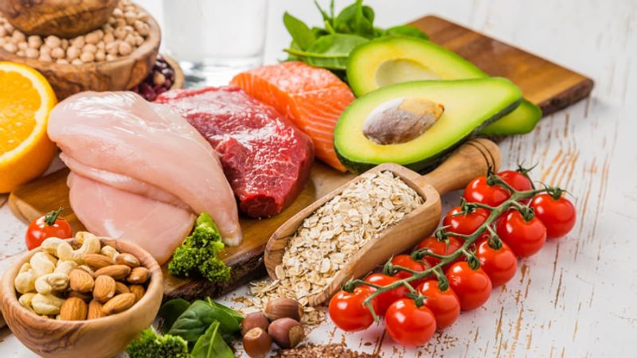 ചിട്ടയോടെയുള്ള ആഹാരശീലം; ഒഴിവാക്കേണ്ടതും ഉൾപ്പെടുത്തേണ്ടതുമായ ഭക്ഷണങ്ങൾ ഇവയൊക്കെ ചിട്ടയോടെയുള്ള ആഹാരശീലം; ഒഴിവാക്കേണ്ടതും ഉൾപ്പെടുത്തേണ്ടതുമായ ഭക്ഷണങ്ങൾ ഇവയൊക്കെ