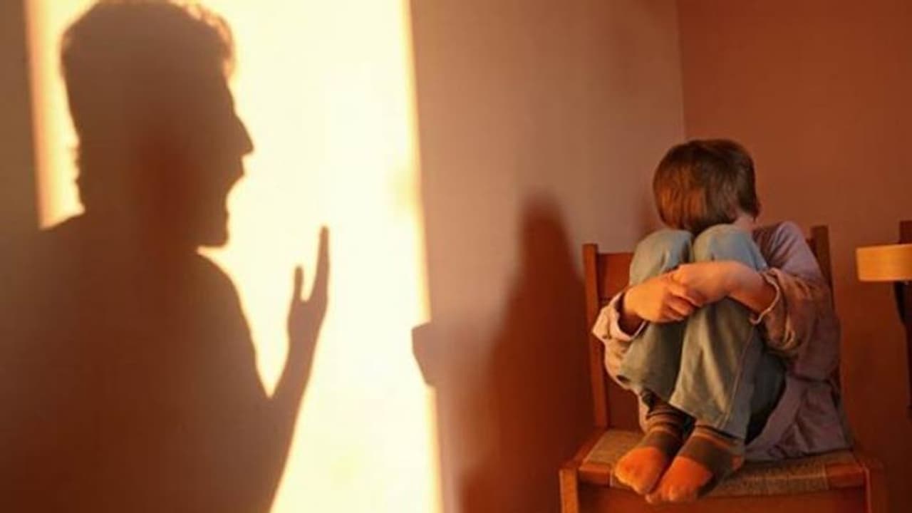 ಮಾನಸಿಕ ಅಸ್ವಸ್ಥ ವ್ಯಕ್ತಿಯಿಂದ ಮಕ್ಕಳ ಮೇಲೆ ಹಲ್ಲೆ ಮಾನಸಿಕ ಅಸ್ವಸ್ಥ ವ್ಯಕ್ತಿಯಿಂದ ಮಕ್ಕಳ ಮೇಲೆ ಹಲ್ಲೆ