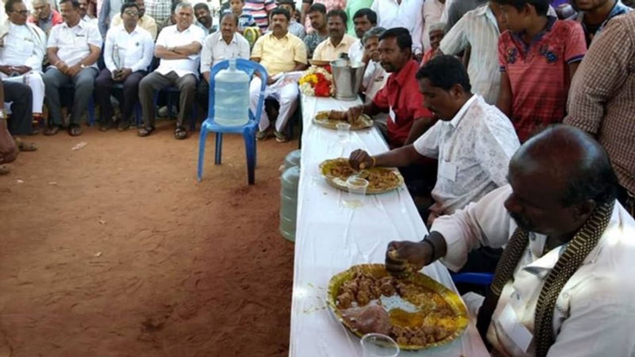 16 ರಾಗಿಮುದ್ದೆ ತಿಂದು 15 ಸಾವಿರ ಗೆದ್ದ! 16 ರಾಗಿಮುದ್ದೆ ತಿಂದು 15 ಸಾವಿರ ಗೆದ್ದ!