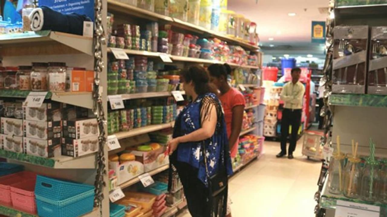 ജിഎസ്ടി വരുമാനം ഉയരുന്നില്ല: ഇന്വോയിസുകളില് തട്ടിപ്പ് നടക്കുന്നതായി സംശയം ജിഎസ്ടി വരുമാനം ഉയരുന്നില്ല: ഇന്വോയിസുകളില് തട്ടിപ്പ് നടക്കുന്നതായി സംശയം