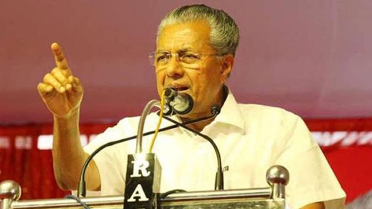 പ്രളയത്തിൽ കേരളത്തെ സഹായിക്കാൻ കേന്ദ്രം മടിച്ചു; പ്രധാനമന്ത്രിക്കെതിരെ മുഖ്യമന്ത്രി പ്രളയത്തിൽ കേരളത്തെ സഹായിക്കാൻ കേന്ദ്രം മടിച്ചു; പ്രധാനമന്ത്രിക്കെതിരെ മുഖ്യമന്ത്രി