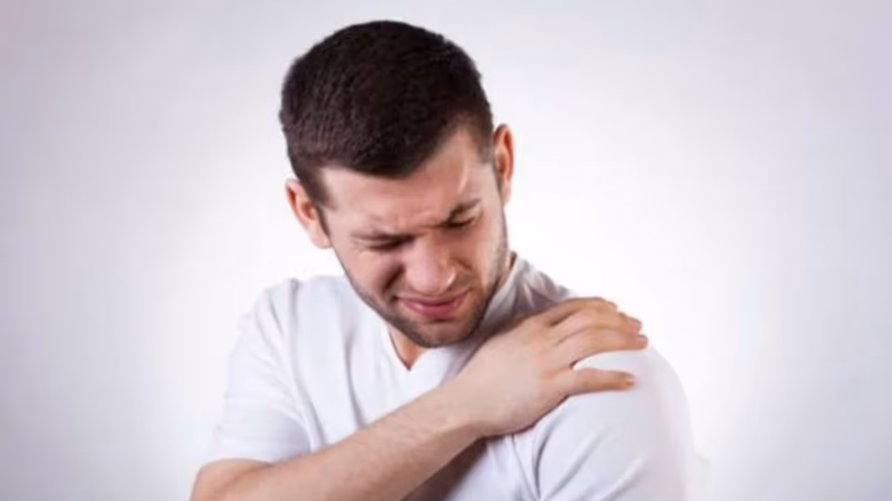 Health Tips : പ്രമേഹരോഗികളിൽ തോൾ വേദന കൂടുതലായി കാണുന്നതിനുള്ള കാരണങ്ങൾ Health Tips : പ്രമേഹരോഗികളിൽ തോൾ വേദന കൂടുതലായി കാണുന്നതിനുള്ള കാരണങ്ങൾ