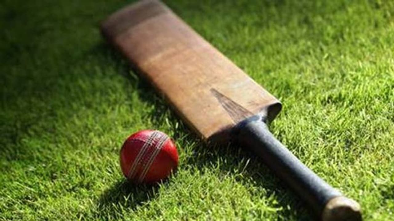 ಅಯ್ಯೋ ವಿಧಿಯೇ..! ಮೈದಾನದಲ್ಲೇ ಕುಸಿದು ಕ್ರಿಕೆಟಿಗ ಸಾವು ಅಯ್ಯೋ ವಿಧಿಯೇ..! ಮೈದಾನದಲ್ಲೇ ಕುಸಿದು ಕ್ರಿಕೆಟಿಗ ಸಾವು