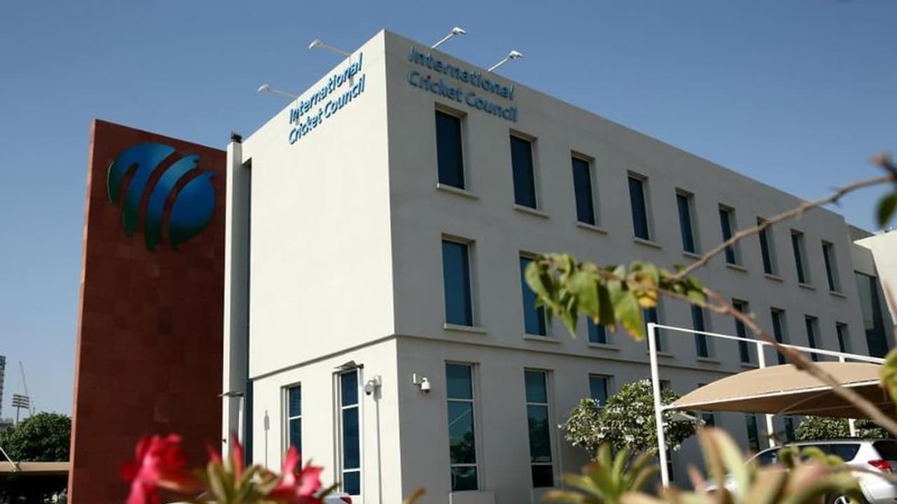 ಮತ್ತೆ ಭುಗಿಲೆದ್ದ ಫಿಕ್ಸಿಂಗ್ ಮಂಡಳಿ ಅಧ್ಯಕ್ಷನಿಗೆ 10 ವರ್ಷ ನಿಷೇಧ ಶಿಕ್ಷೆ! ಮತ್ತೆ ಭುಗಿಲೆದ್ದ ಫಿಕ್ಸಿಂಗ್ ಮಂಡಳಿ ಅಧ್ಯಕ್ಷನಿಗೆ 10 ವರ್ಷ ನಿಷೇಧ ಶಿಕ್ಷೆ!