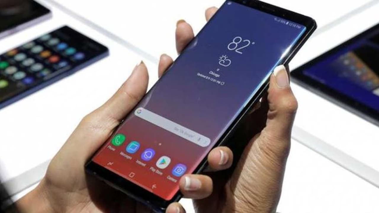 ഇന്ത്യാക്കാര്ക്ക് ഏറ്റവും പ്രിയമുള്ള മൊബൈല് ബ്രാന്ഡ് ഏത്; ഏറ്റവും പുതിയ പഠന റിപ്പോര്ട്ട് പുറത്ത് ഇന്ത്യാക്കാര്ക്ക് ഏറ്റവും പ്രിയമുള്ള മൊബൈല് ബ്രാന്ഡ് ഏത്; ഏറ്റവും പുതിയ പഠന റിപ്പോര്ട്ട് പുറത്ത്