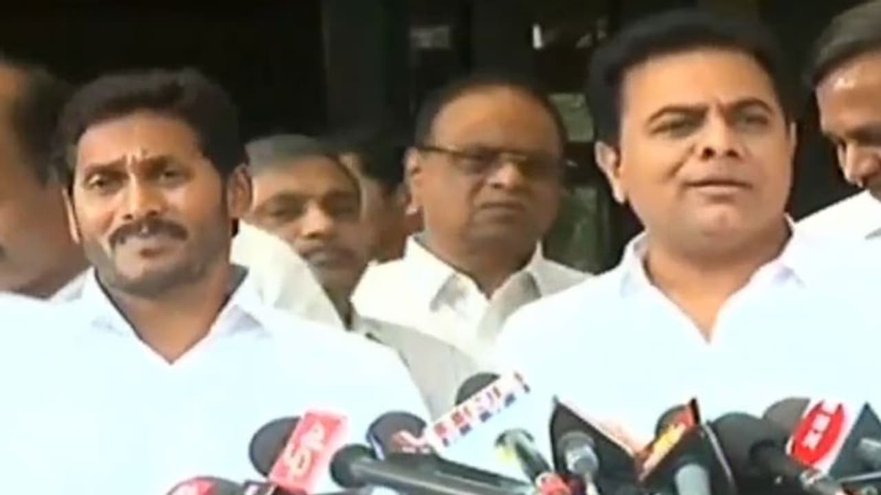 దోస్తీకి రెడీ: కేటీఆర్‌తో కలిసి జగన్ మీడియా సమావేశం