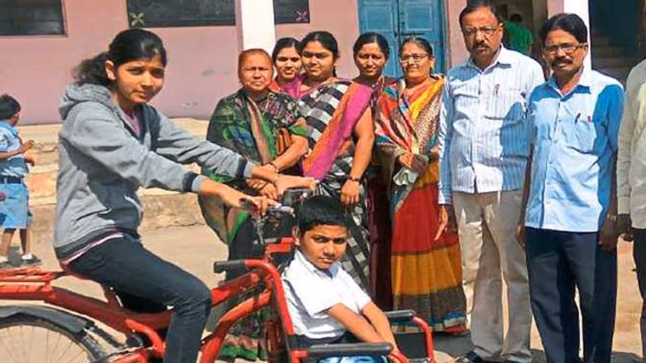 ഭിന്നശേഷിക്കാരനായ സഹോദരനെ തനിക്കൊപ്പം തന്നെ സ്കൂളിലെത്തിക്കാന്‍ 16 വയസുകാരിയുടെ കണ്ടുപിടിത്തം