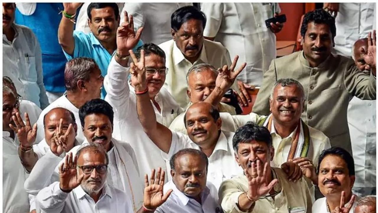 'കാണാതായ' രണ്ട് കോൺഗ്രസ് എംഎൽഎമാർ തിരിച്ചുവന്നു: കർ'നാടകം' തുടരുന്നു 'കാണാതായ' രണ്ട് കോൺഗ്രസ് എംഎൽഎമാർ തിരിച്ചുവന്നു: കർ'നാടകം' തുടരുന്നു