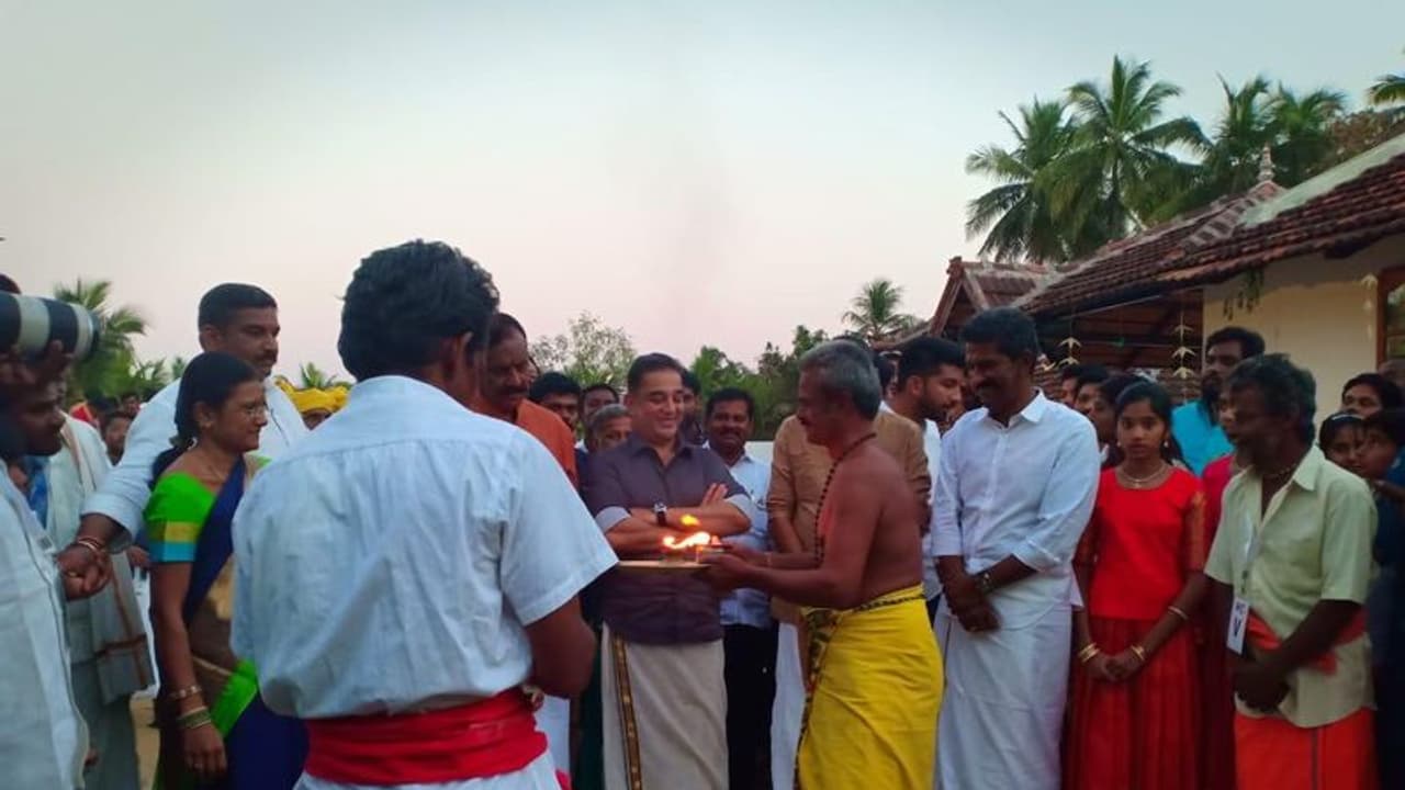 அரசியலில் என் மகள்கள்... பொள்ளாச்சியில் பொறி பறக்க பேசிய ஆண்டவர்! அரசியலில் என் மகள்கள்... பொள்ளாச்சியில் பொறி பறக்க பேசிய ஆண்டவர்!