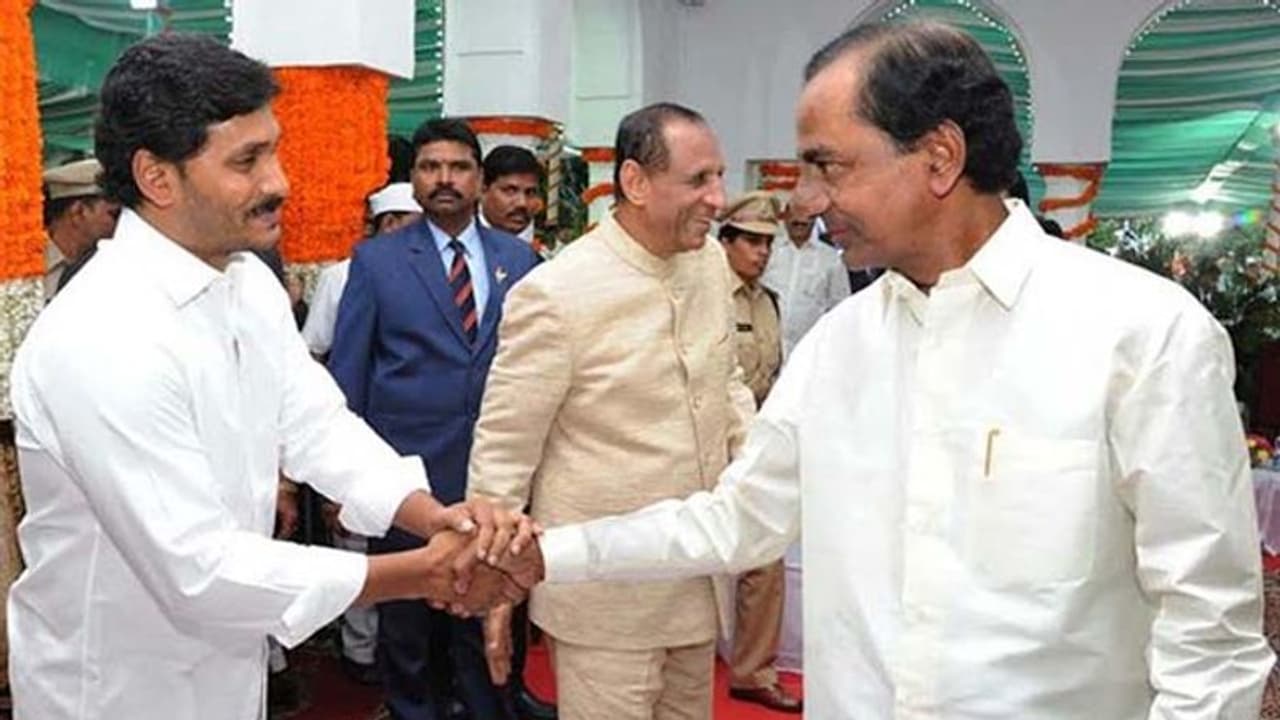 అమరావతిలో జగన్ కేసీఆర్ భేటీకి ముహూర్తం ఇదే..? అమరావతిలో జగన్ కేసీఆర్ భేటీకి ముహూర్తం ఇదే..?