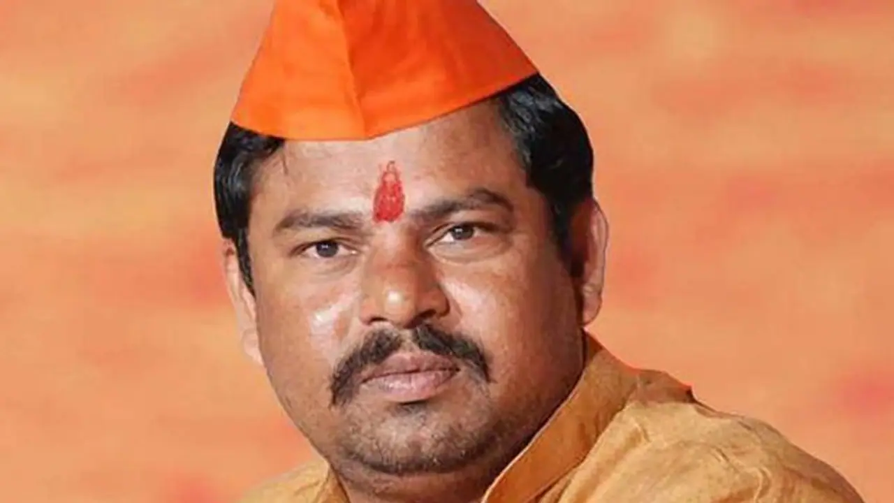 కమ్యూనిస్టు పుస్తకాలు చదివి సాయి పల్లవి మైండ్ పాడైంది.. రాజా సింగ్ సంచలన వ్యాఖ్యలు కమ్యూనిస్టు పుస్తకాలు చదివి సాయి పల్లవి మైండ్ పాడైంది.. రాజా సింగ్ సంచలన వ్యాఖ్యలు