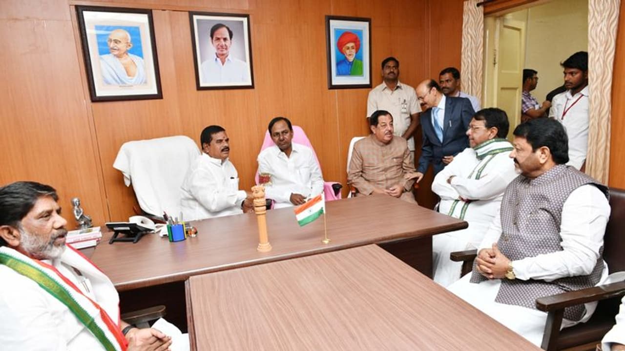 తెలంగాణ అసెంబ్లీ స్పీకర్గా పోచారం శ్రీనివాస్ రెడ్డి ఏకగ్రీవం తెలంగాణ అసెంబ్లీ స్పీకర్గా పోచారం శ్రీనివాస్ రెడ్డి ఏకగ్రీవం