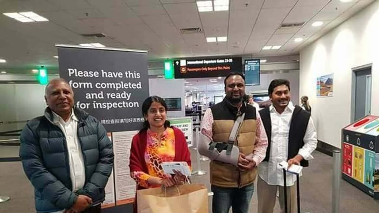 వేడెక్కుతున్న ఏపీ రాజకీయాలు: జగన్ లండన్ పర్యటన రద్దు వేడెక్కుతున్న ఏపీ రాజకీయాలు: జగన్ లండన్ పర్యటన రద్దు