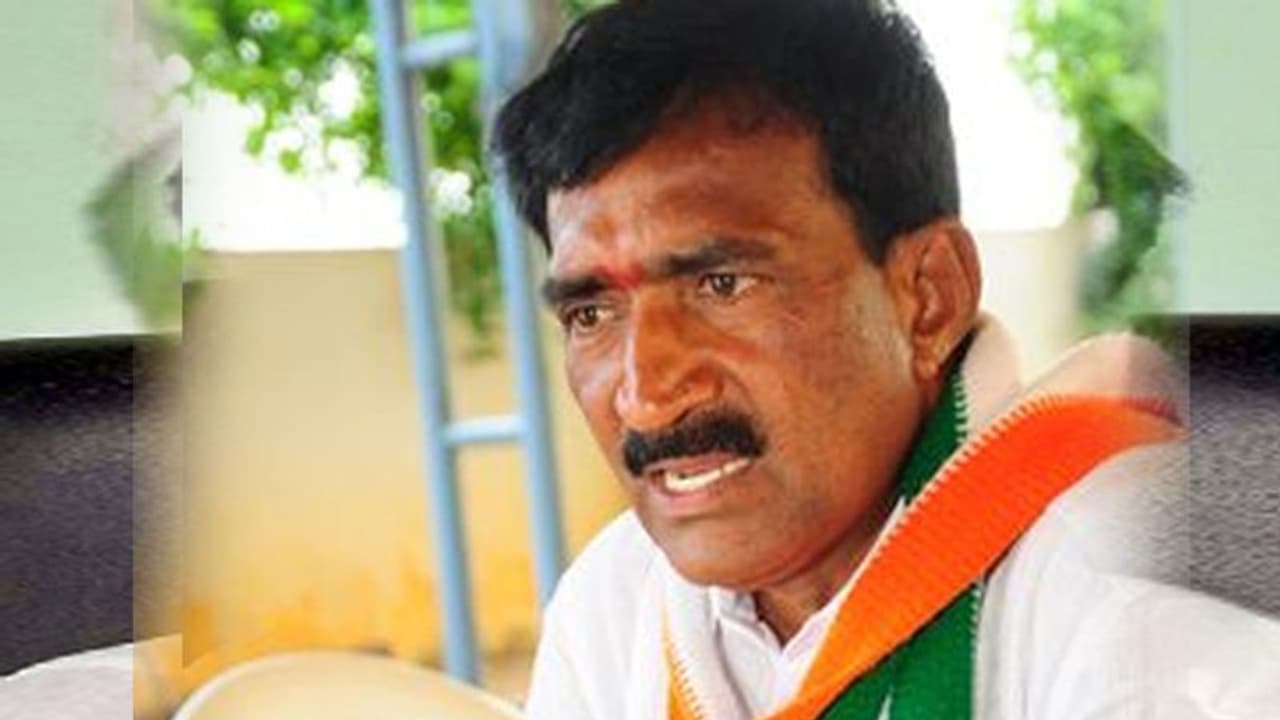 టీఆర్ఎస్ లో వంటేరు ప్రతాపరెడ్డి చేరికపై "కొత్త" ట్విస్ట్ టీఆర్ఎస్ లో వంటేరు ప్రతాపరెడ్డి చేరికపై "కొత్త" ట్విస్ట్